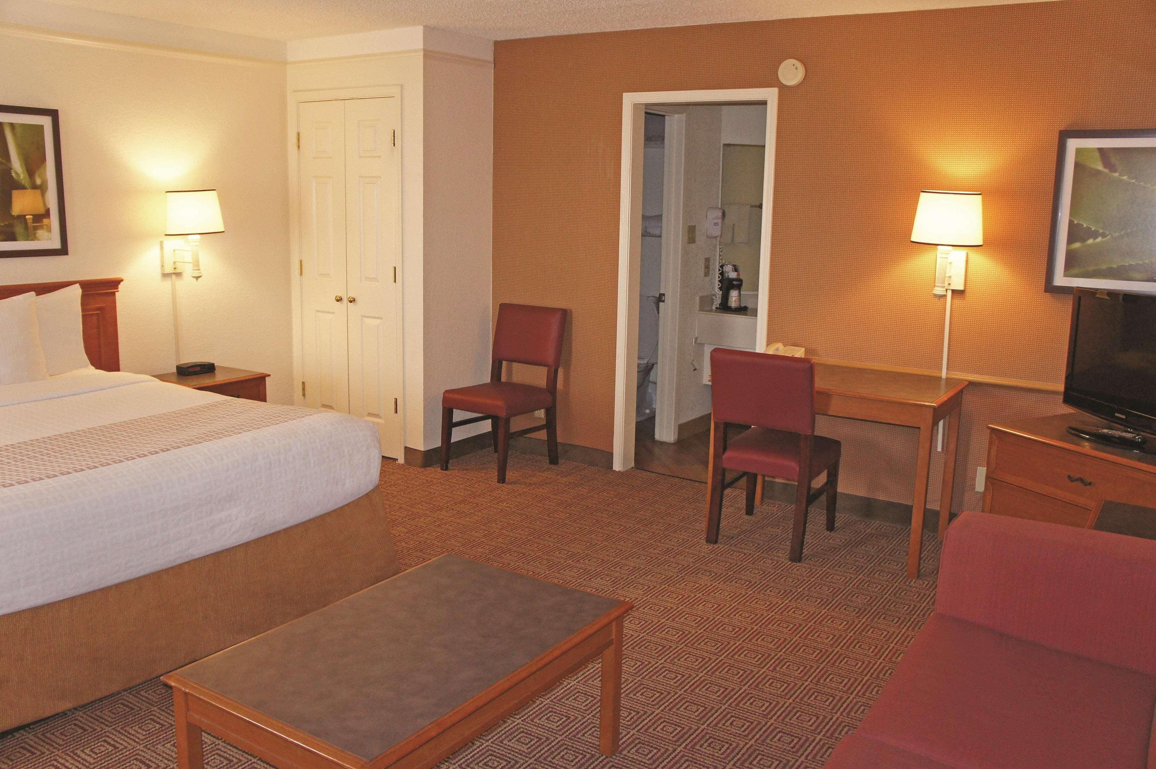 Baymont By Wyndham San Antonio South Park Hotel Buitenkant foto
