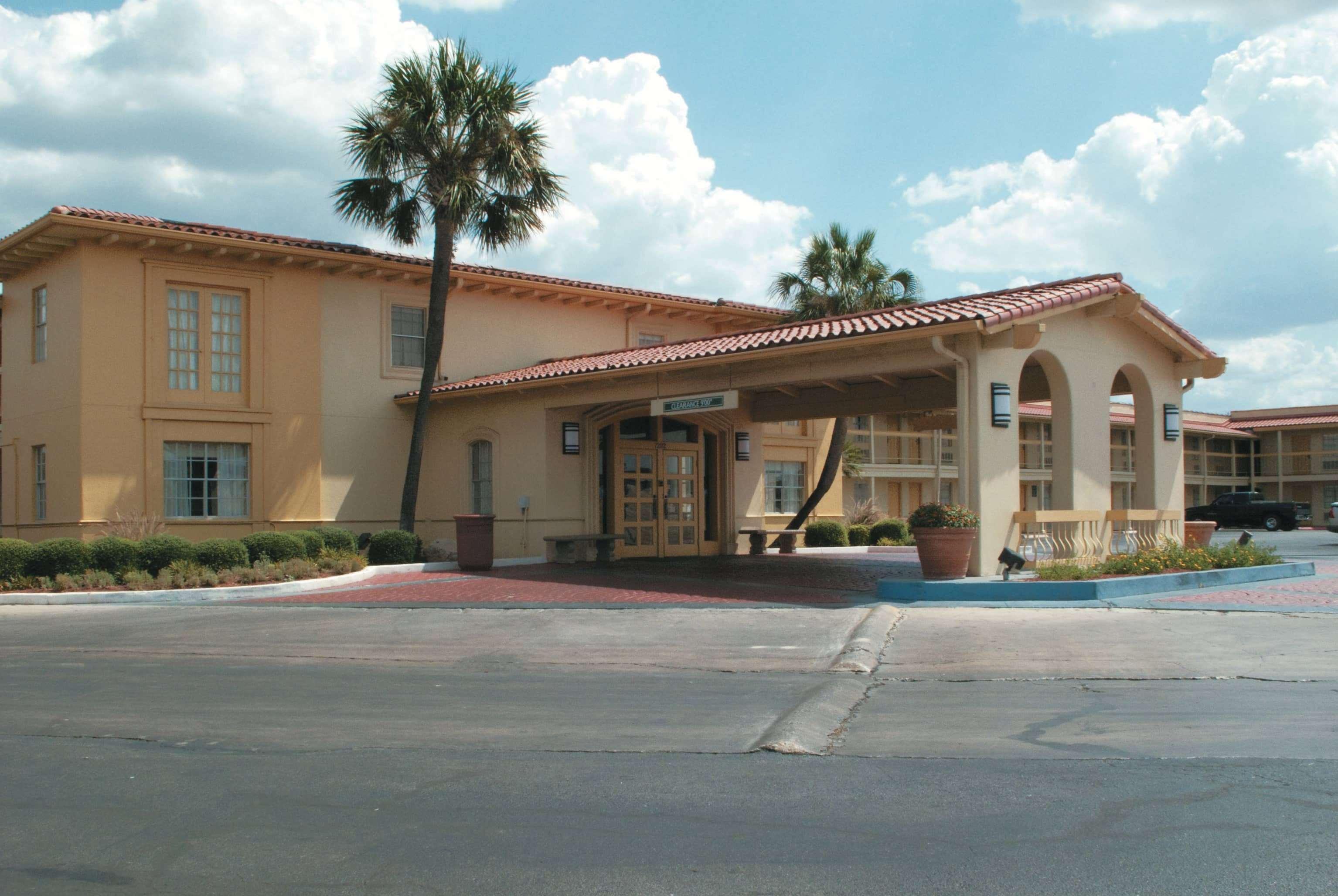 Baymont By Wyndham San Antonio South Park Hotel Buitenkant foto