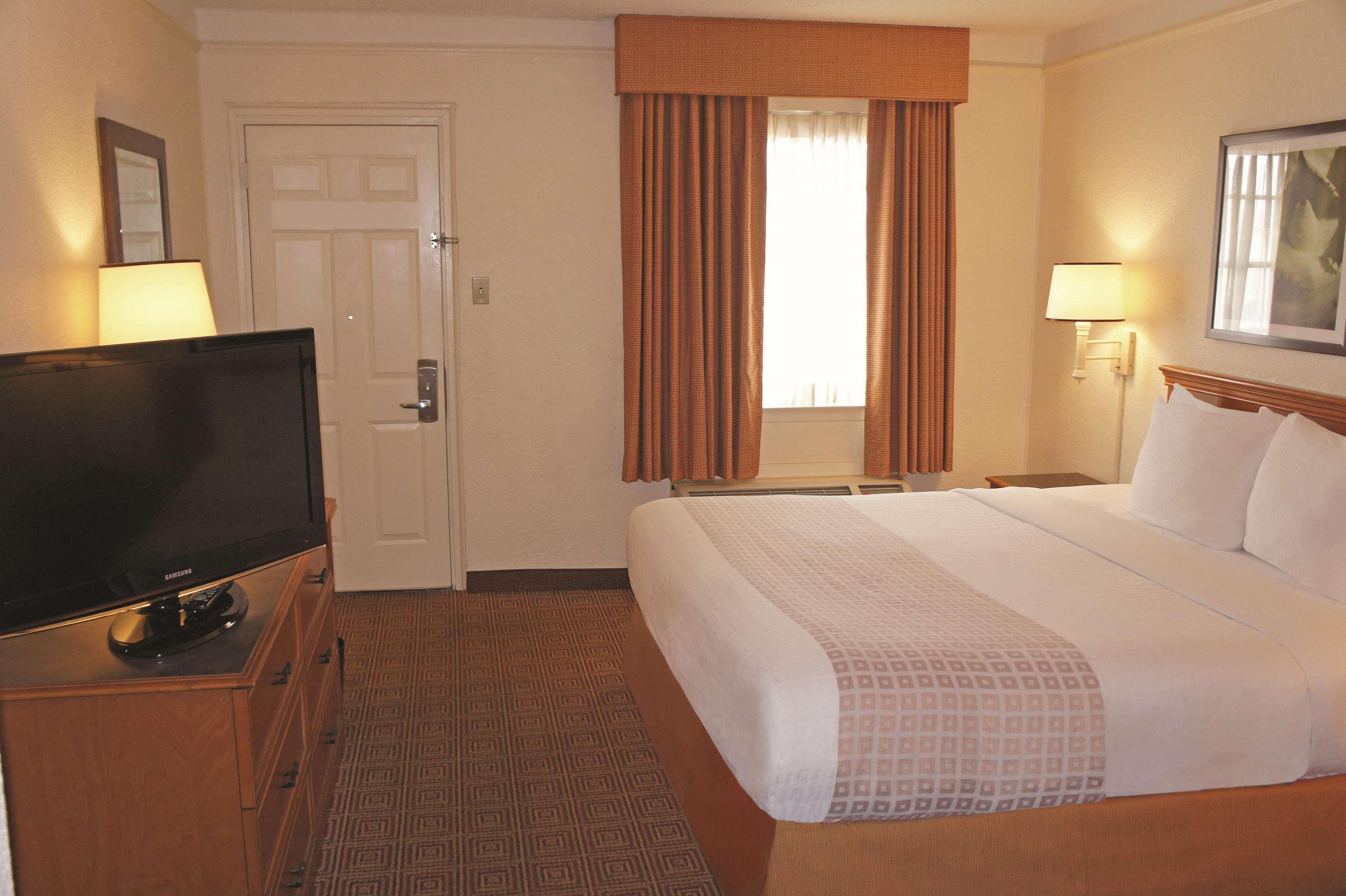 Baymont By Wyndham San Antonio South Park Hotel Buitenkant foto