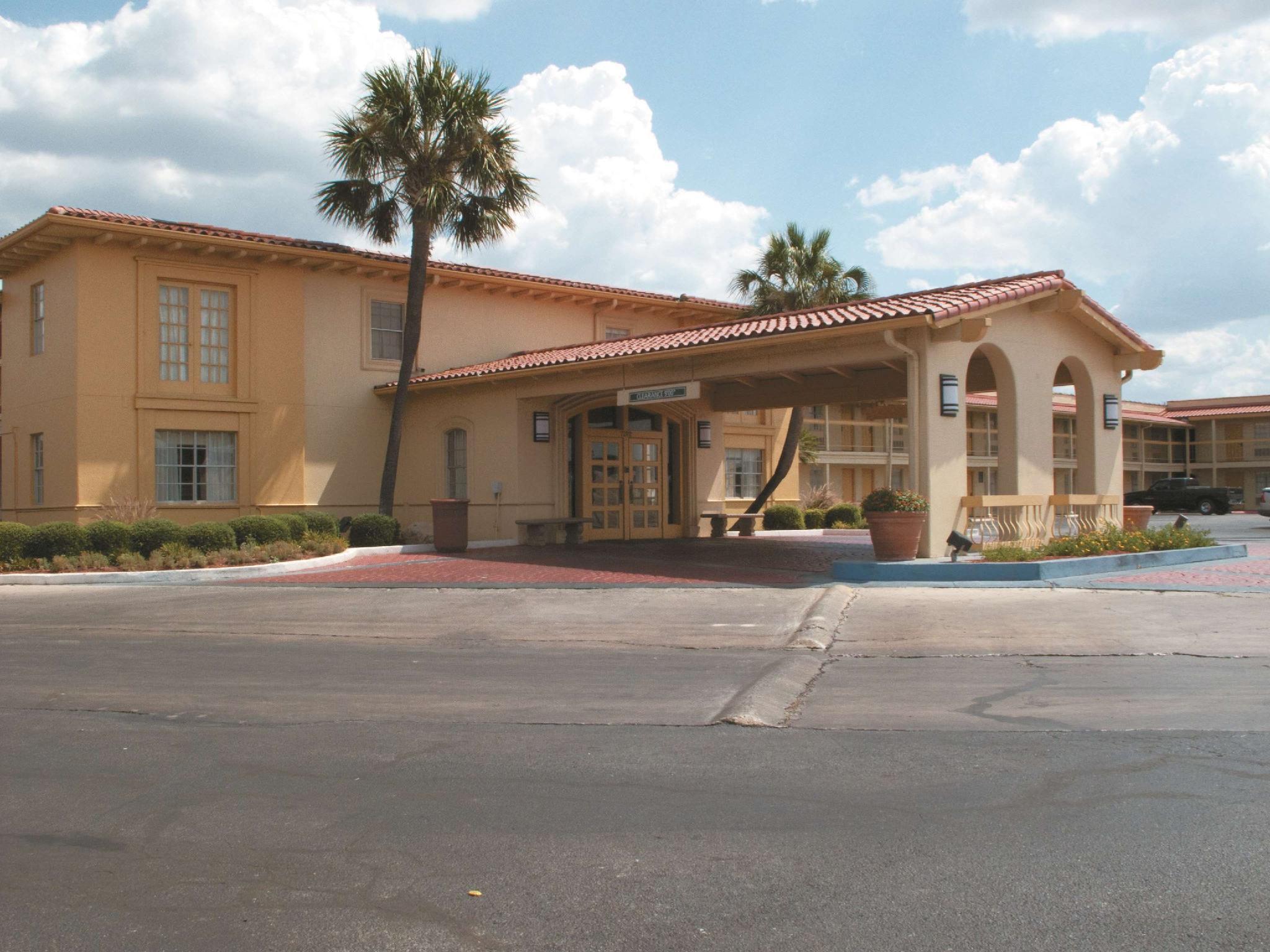 Baymont By Wyndham San Antonio South Park Hotel Buitenkant foto