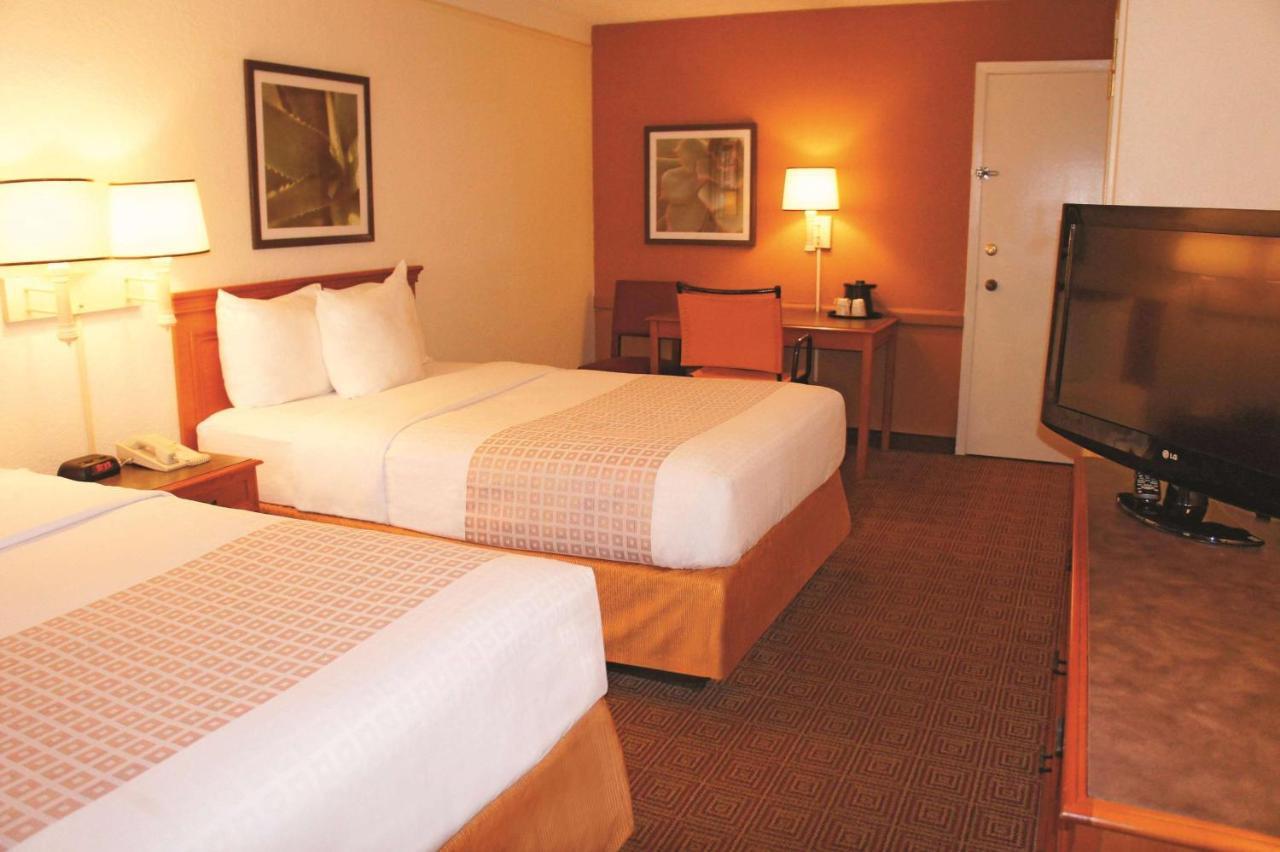 Baymont By Wyndham San Antonio South Park Hotel Buitenkant foto