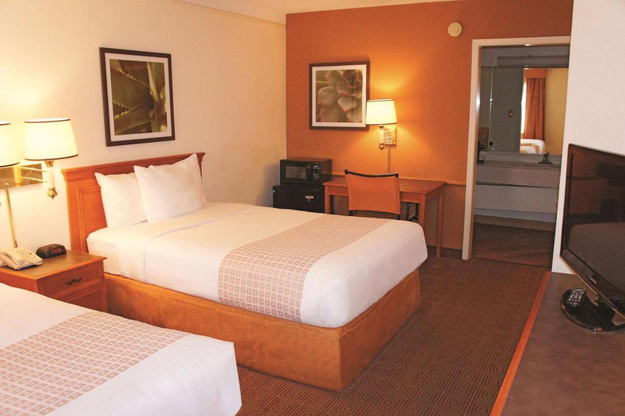 Baymont By Wyndham San Antonio South Park Hotel Buitenkant foto