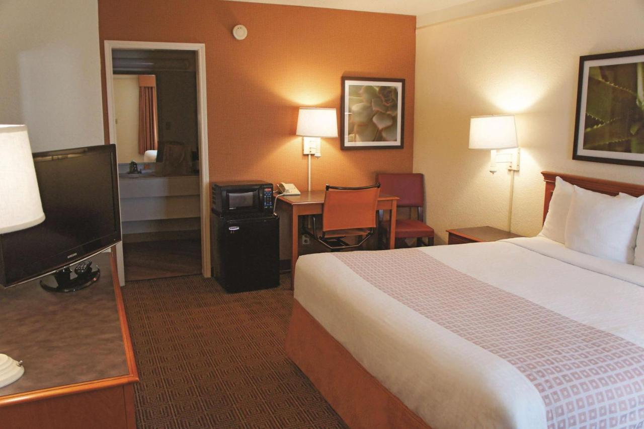 Baymont By Wyndham San Antonio South Park Hotel Buitenkant foto